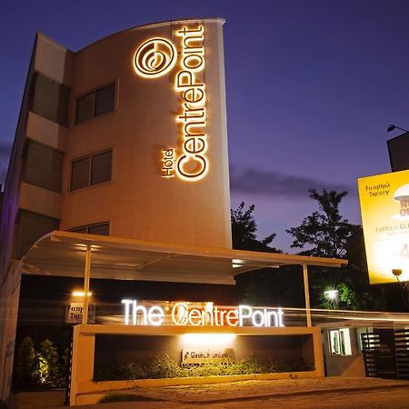 Hotel The Centre Point à Chennai Extérieur photo