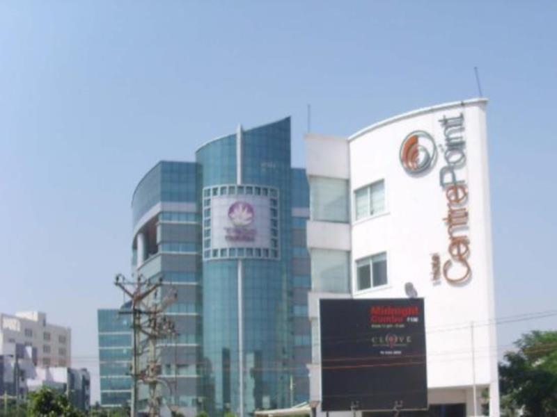 Hotel The Centre Point à Chennai Extérieur photo