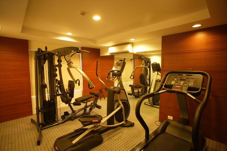 Hotel The Centre Point à Chennai Extérieur photo