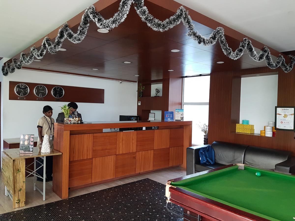 Hotel The Centre Point à Chennai Extérieur photo