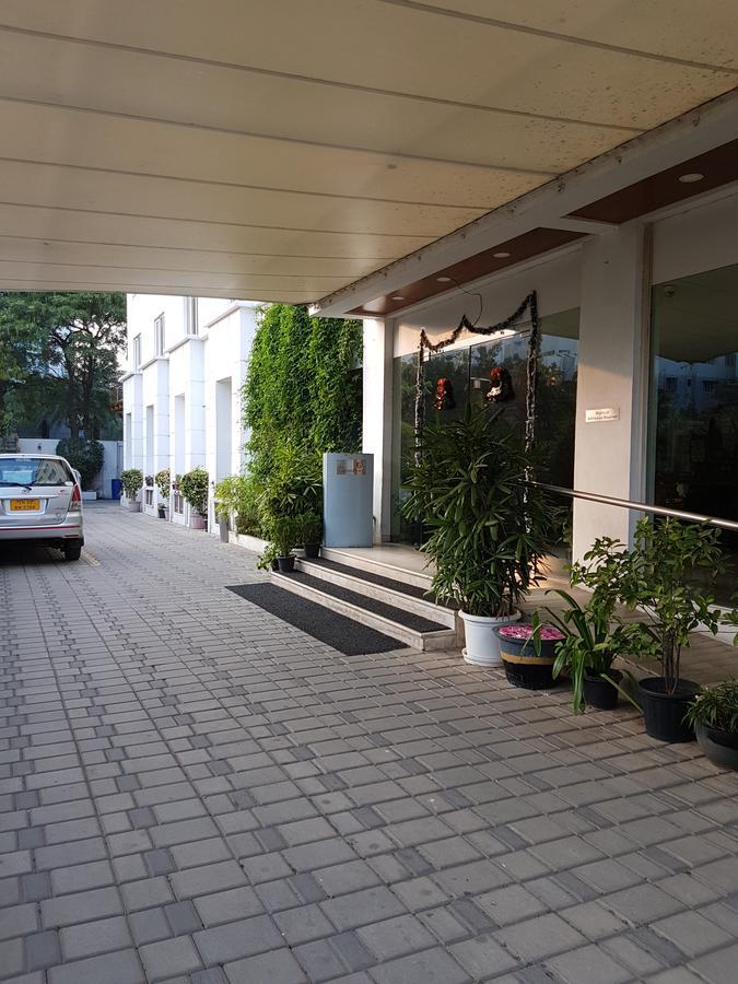 Hotel The Centre Point à Chennai Extérieur photo