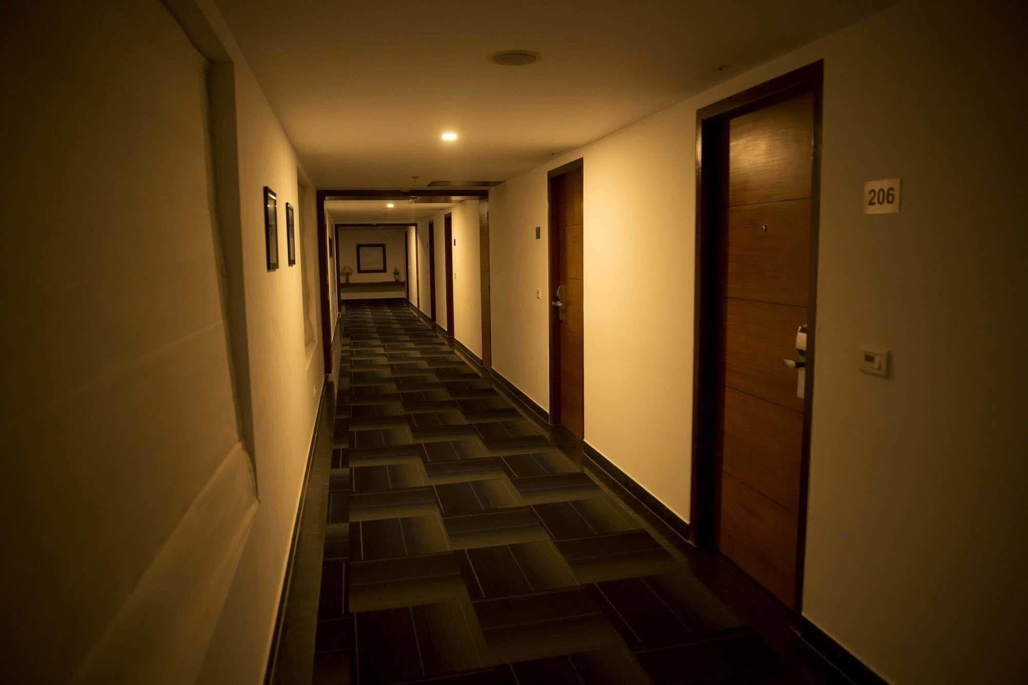 Hotel The Centre Point à Chennai Extérieur photo
